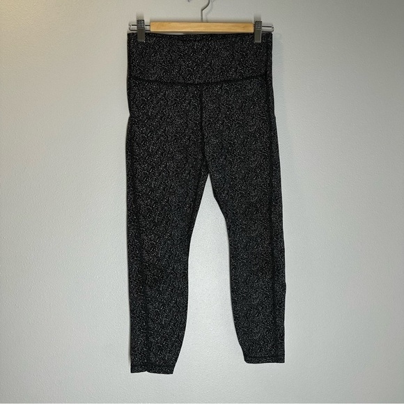 Athleta Ultimate Stash Pocket Textured 7/8 Leggings Black White Size M Women’s - Picture 2 of 10